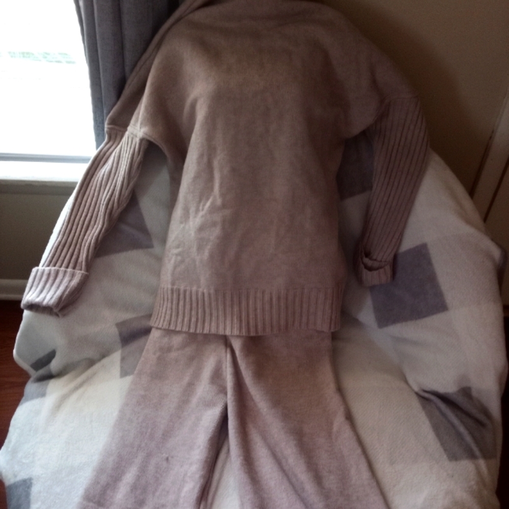 Source Unknown Beige Women's Cowl Neck Sweater Set